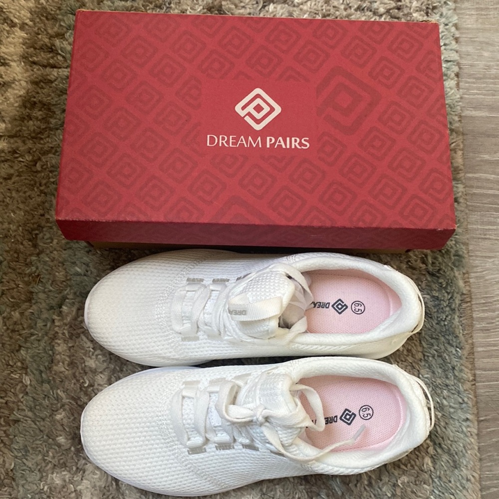 Brand new Dream Pairs memory foam sneakers size 6.5 white